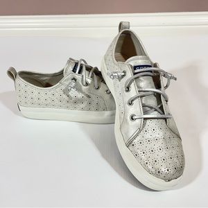 Sperry Girls slip on sneakers size 4 big girls GUC